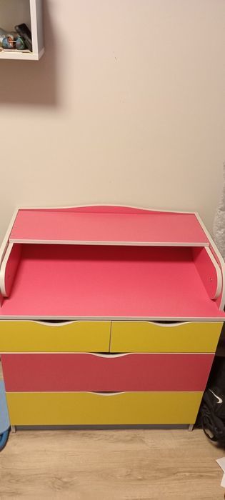 Продам меблі в дитячу кімнату (стінка, комод, поличкі)