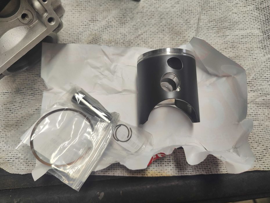 Cylinder Husqvarna 125 Wr Cr Sms Wre + tłok Wossner