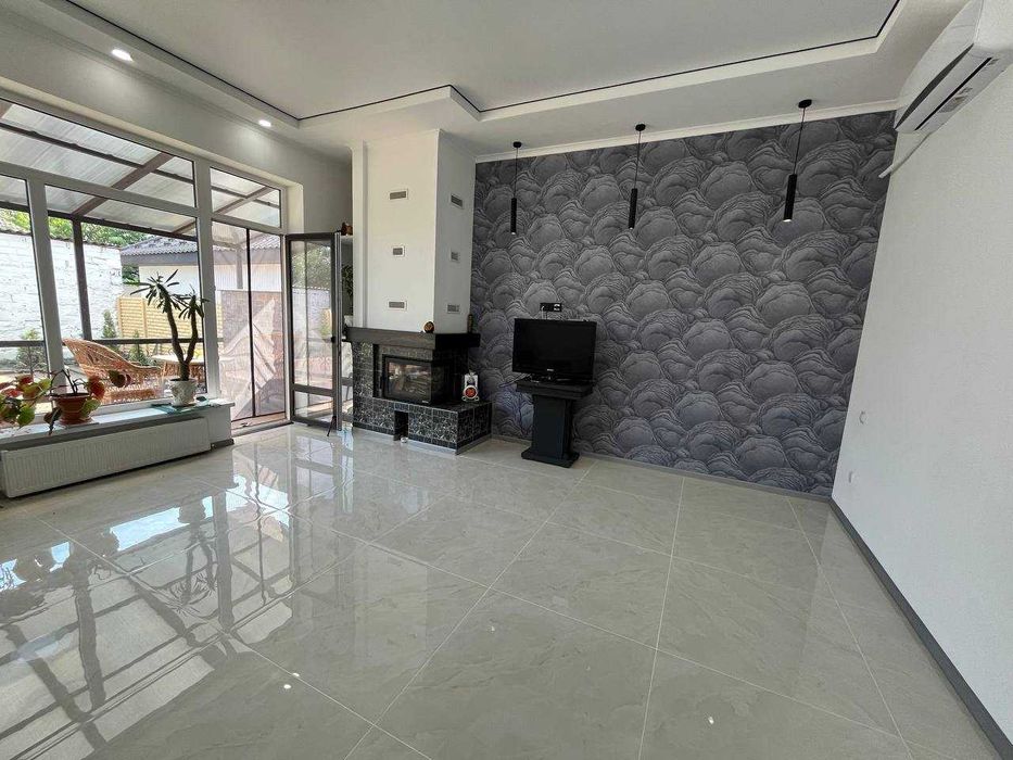 Продам 2-х этажный, современный, дом новой постройки в Центре