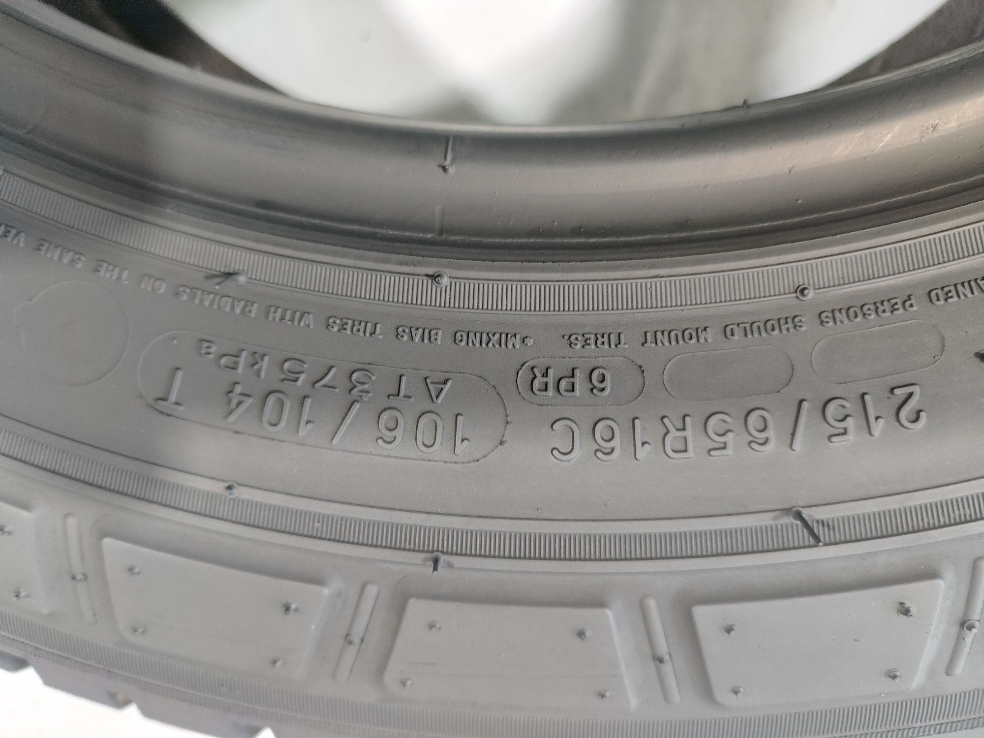 2 pneus semi novos 215-65R16C MICHELIN - Oferta dos Portes