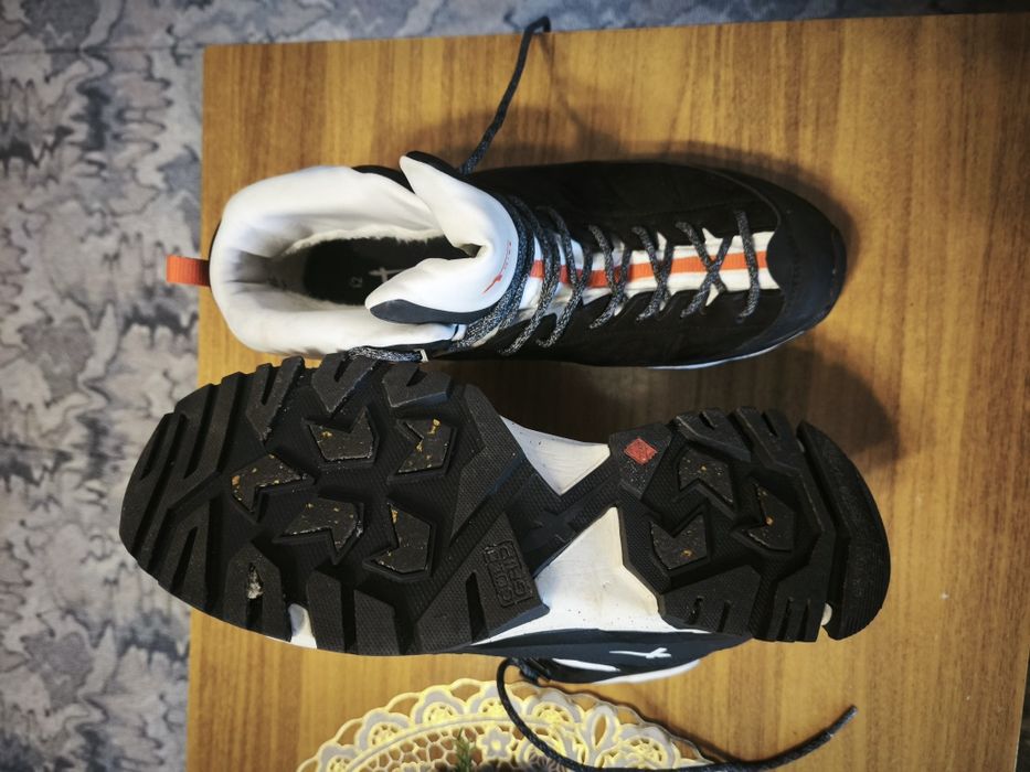 Зимниие ботинки.