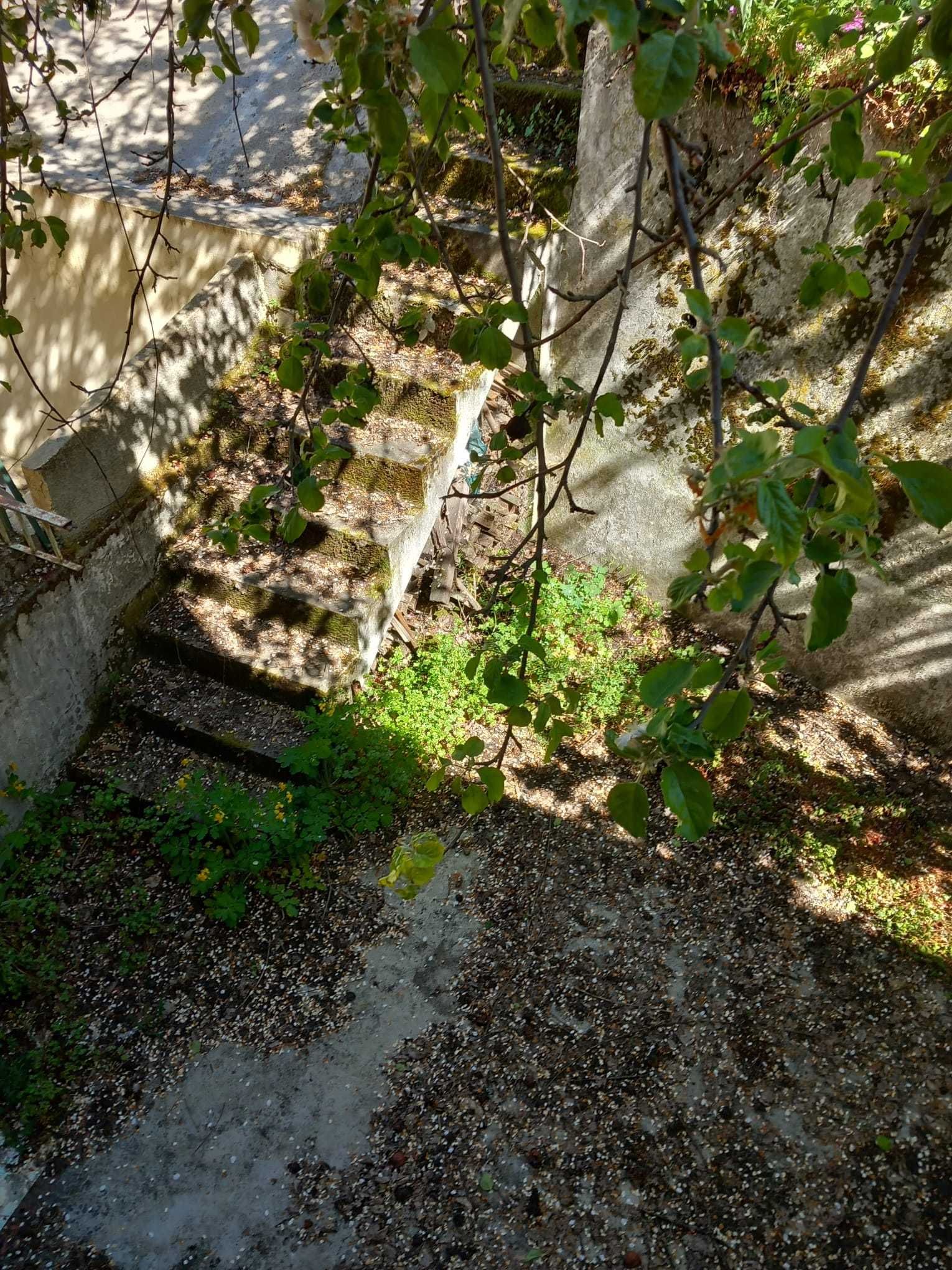 V4 + 2 Geminada com vista desafogada para a montanha