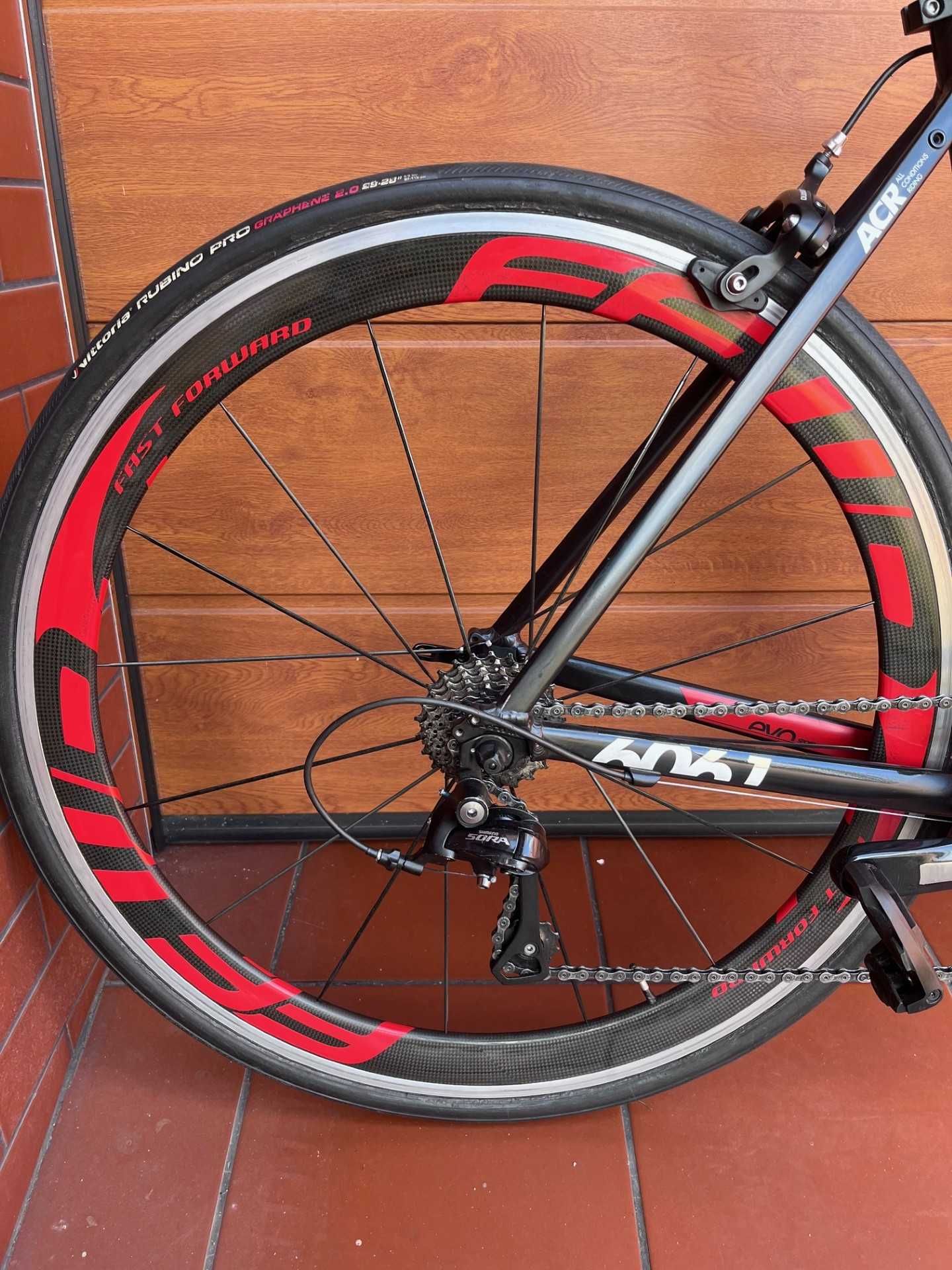 Rower szosowy B'twin triban 520 btwin szosa karbonowe koła i widelec