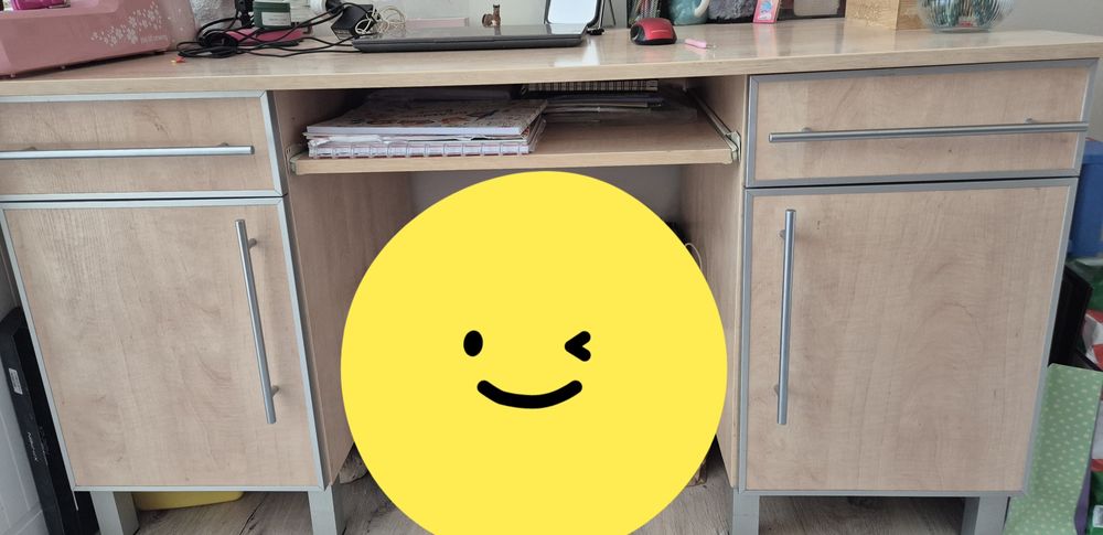 Duże solidne biurko