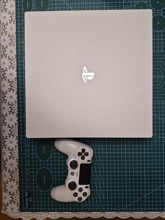 Konsola biała PlayStation 4 pro ps4