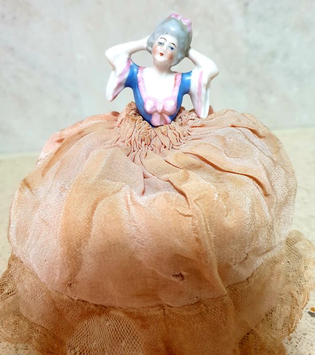 Lindissima antiga boneca em porcelana europeia Half Doll