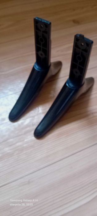 Stopki, nóżki do telewizora JVC LT32V450.