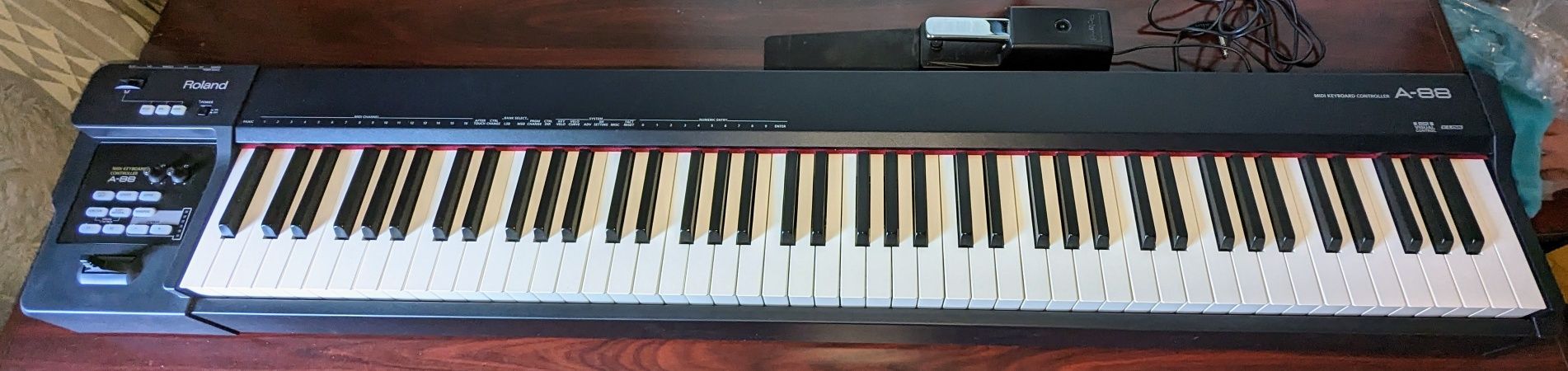 Піаніно Roland A88 MIDI клавіатура
 Ін