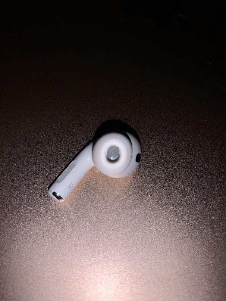 Air pods pro правый