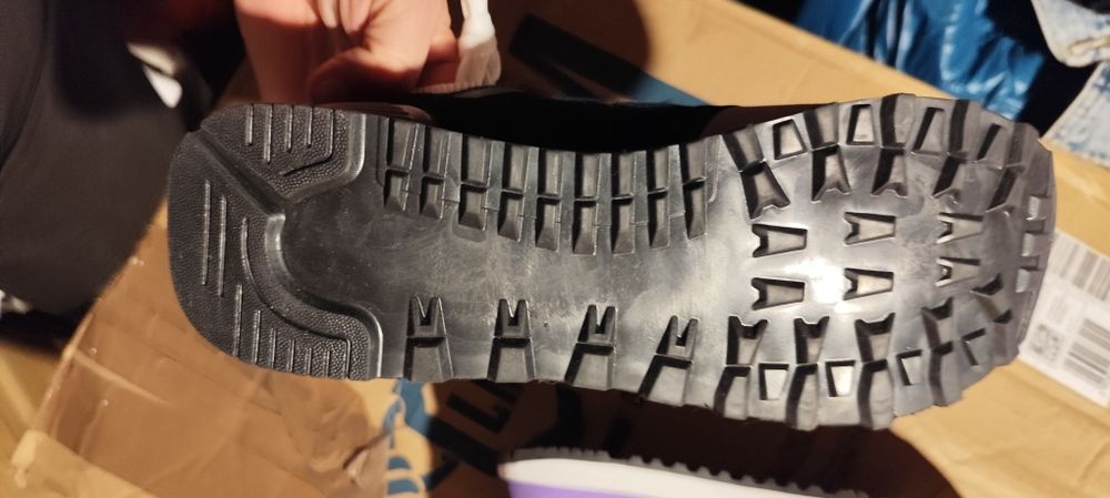 Nowe buty sportowe, damskie 39