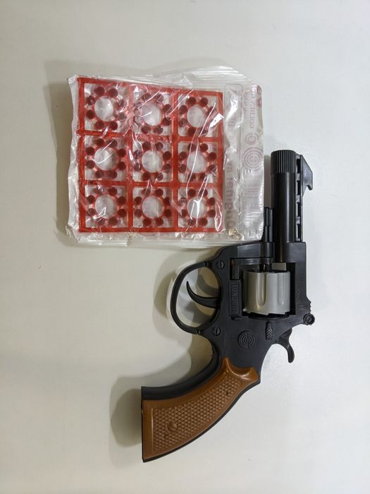 Револьвер Кольт Наган пістолет на пістонах іграшковий