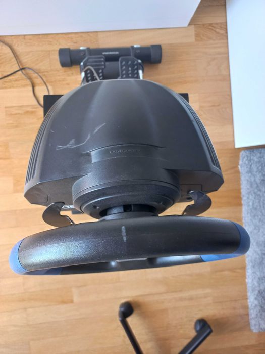 Kit Sim Racing: Thrustmaster T150 + pedais + suporte Wheel Stand Pro