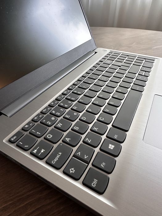 Portátil Lenovo IdeaPad 3 (Ryzen 5 / 8GB RAM / 480GB SSD)