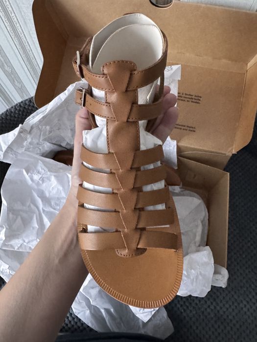 Сандалі нові шкіряні Pom d’api 36.