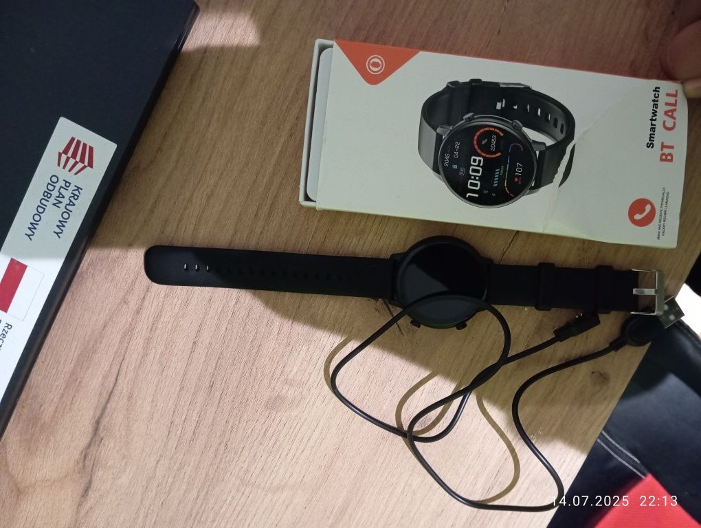 Zegarek smartwatch z ładowarką
