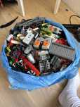 około 4,5kg czystego lego