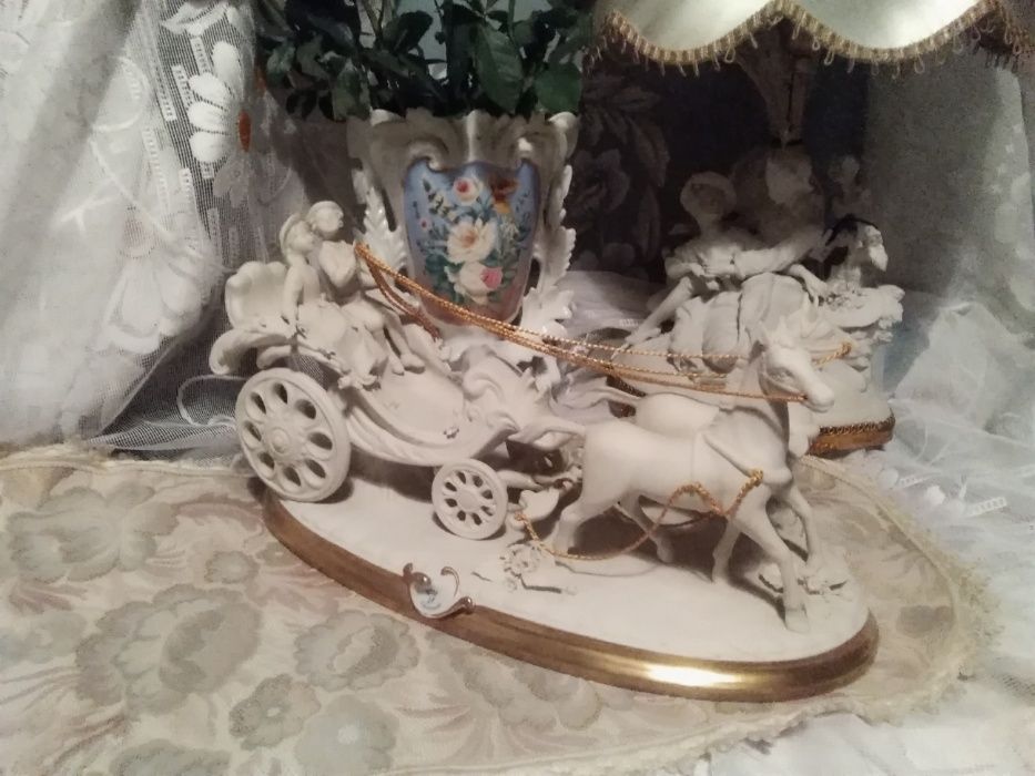 Capodimonte porcelanowa figura biskwitowa Cesarego Villari