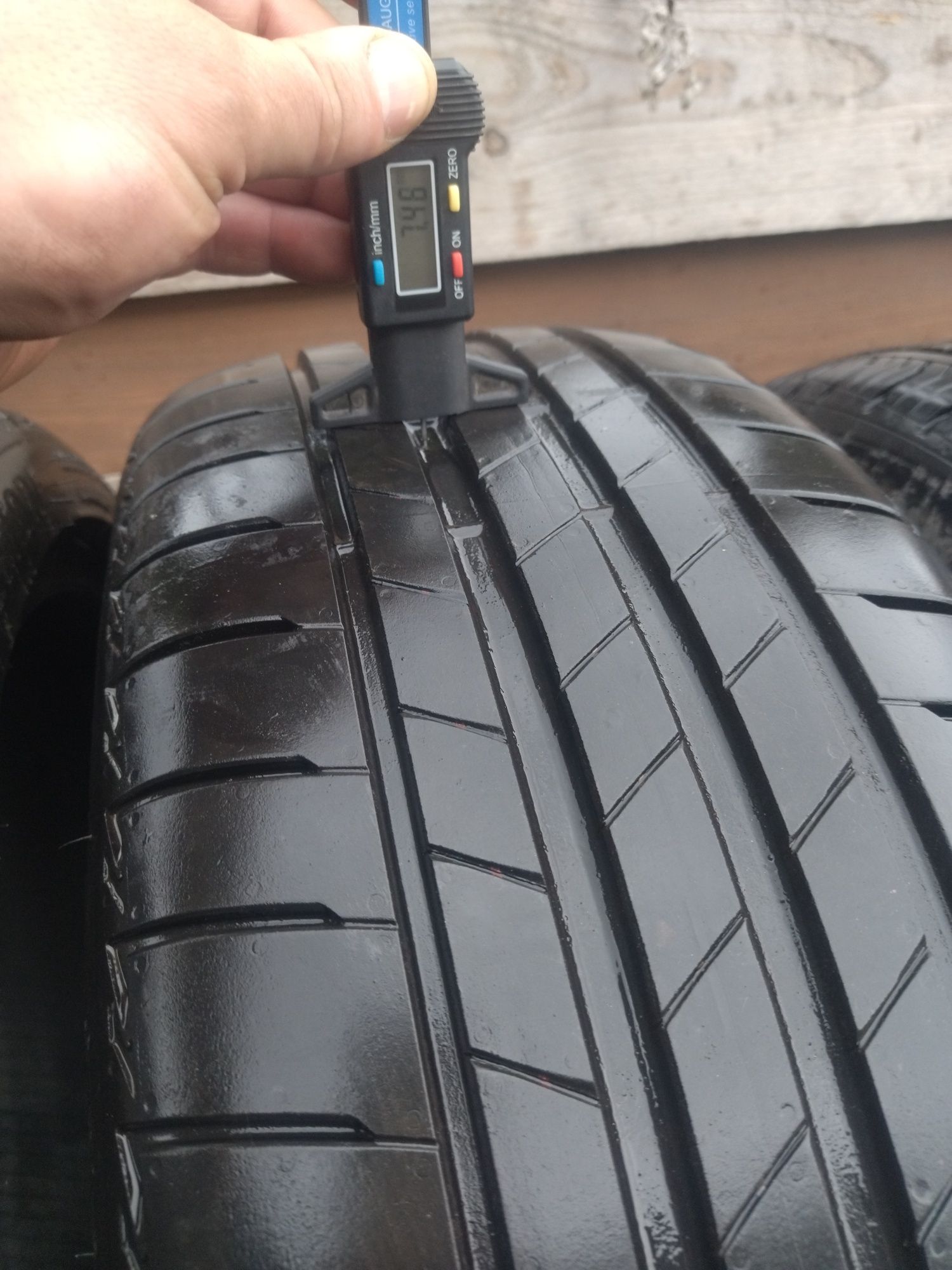 Шини 225/40 R19 Bridgestone Turanza T005