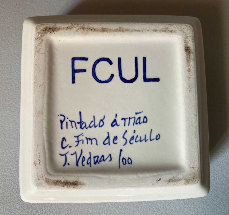 Pequena Caixa Pintada à Mão FCUL
