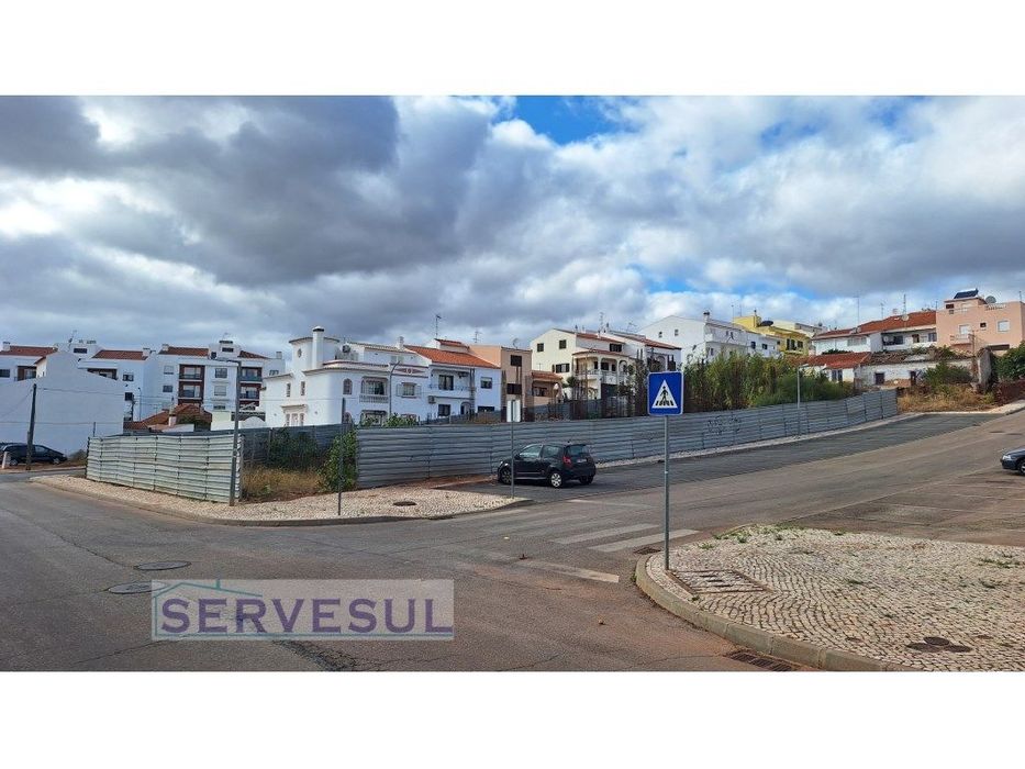 Lote de terreno para construção de moradia, localizado numa urbaniz...