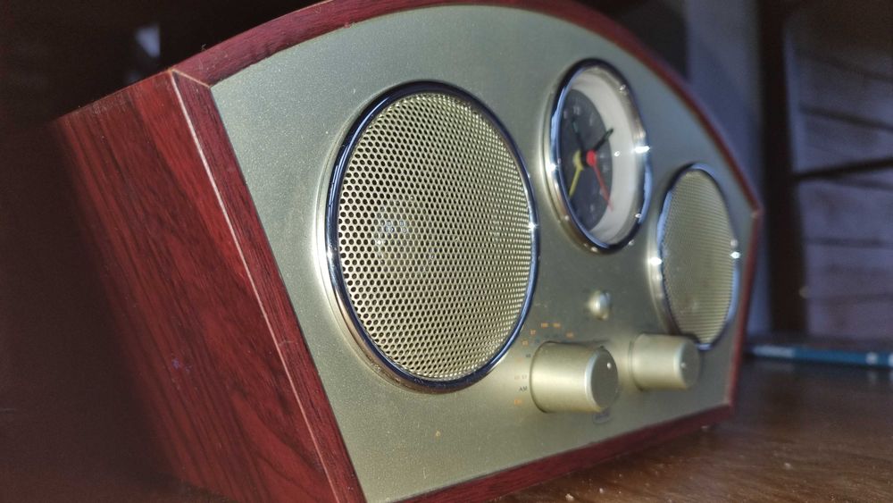 Radio z zagarkiem i budzikiem, jak nowe