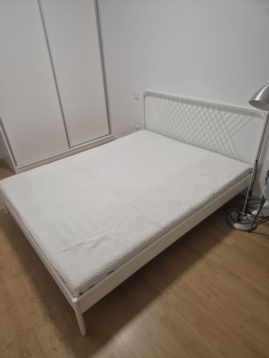 Cama de casal IKEA
