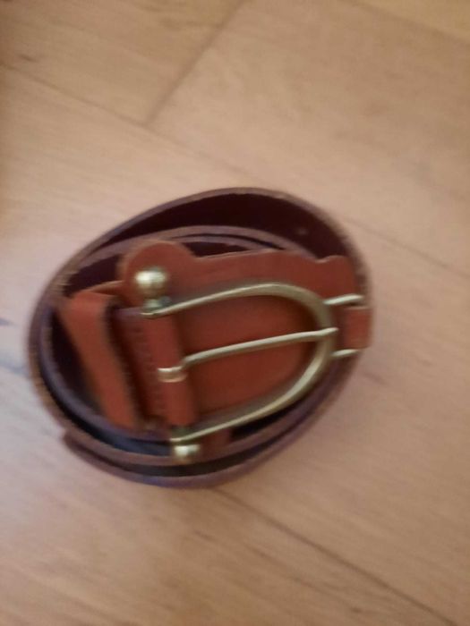 Cintos em pele e outros