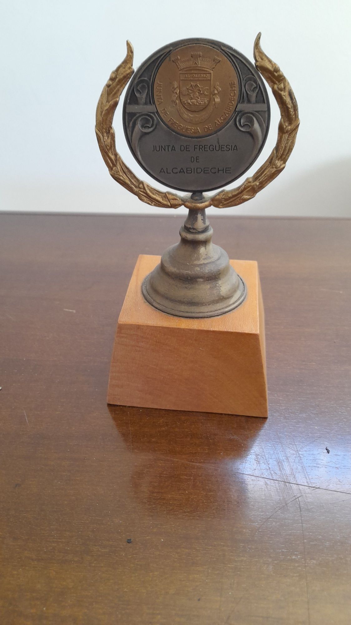 Placa comemorativa J.F. Alcabideche
