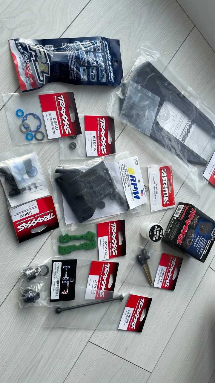 Запчасти Traxxas силикон в амортизаторы и дифференциал, зарядки итд