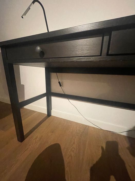 Secretária e cadeira