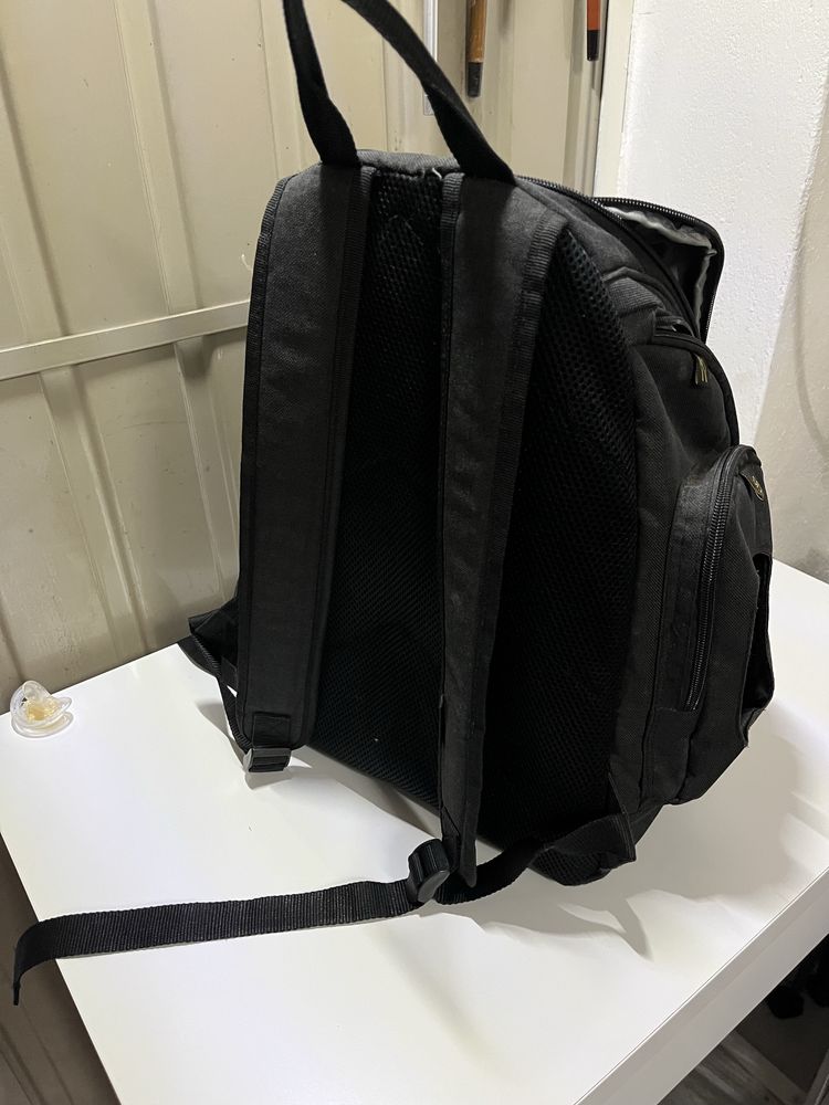 Mochila para utensilios de bébé.