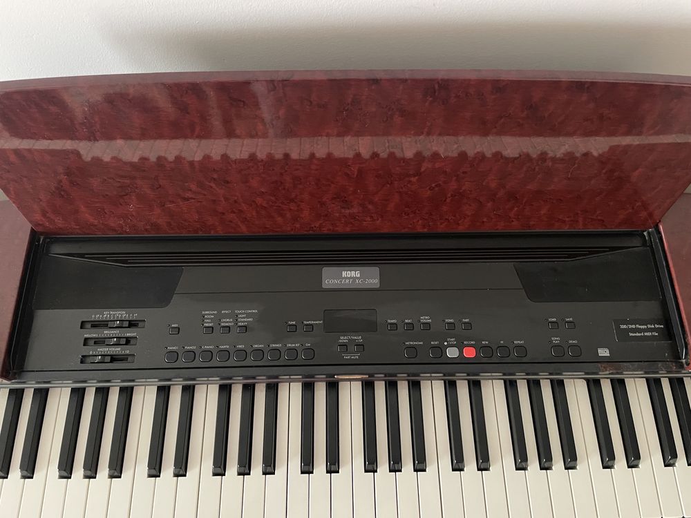 Vendo piano korg Concert XD 2000 e banco de piano