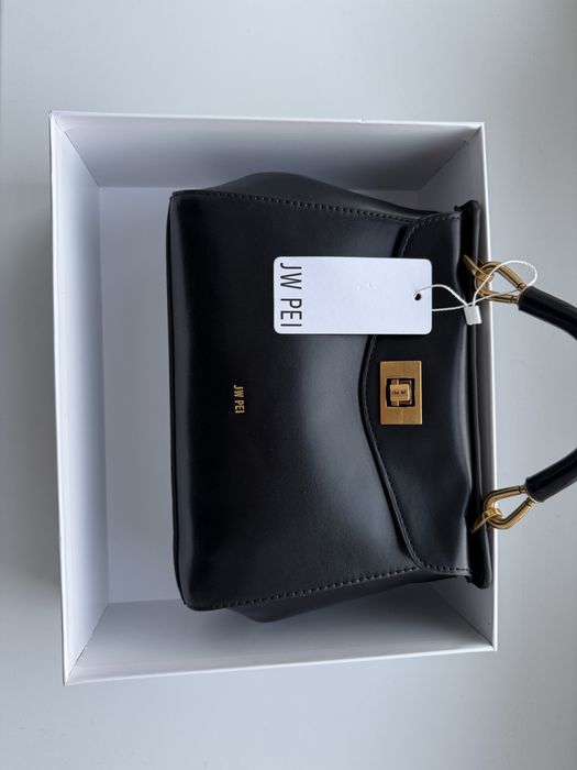 Сумочка JW PEI lucia classic в чорному кольорі