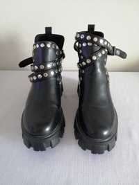 Czarne obuwie z metalowymi ćwiekam iNOWE damskie