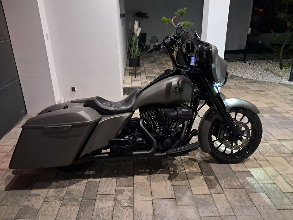 Harley Davidson Street Glide bezwypadkowy piekny