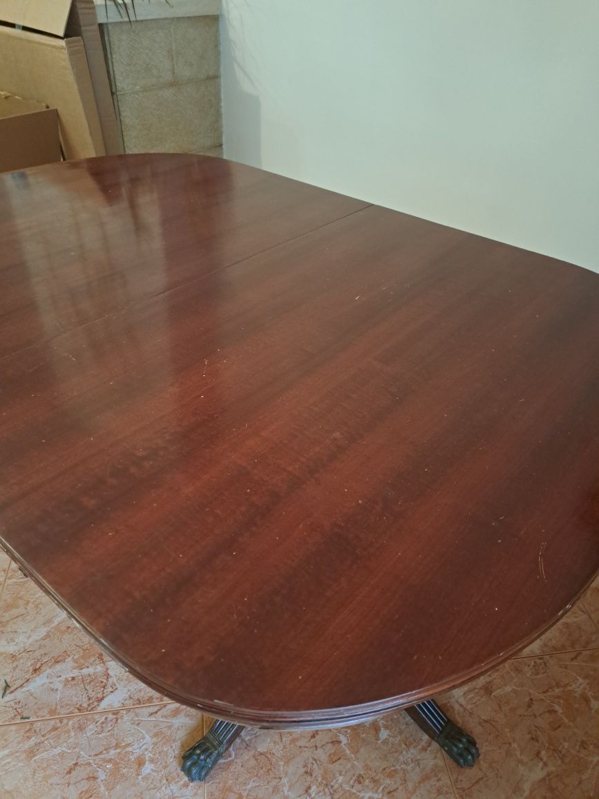 Mesa extensível de madeira