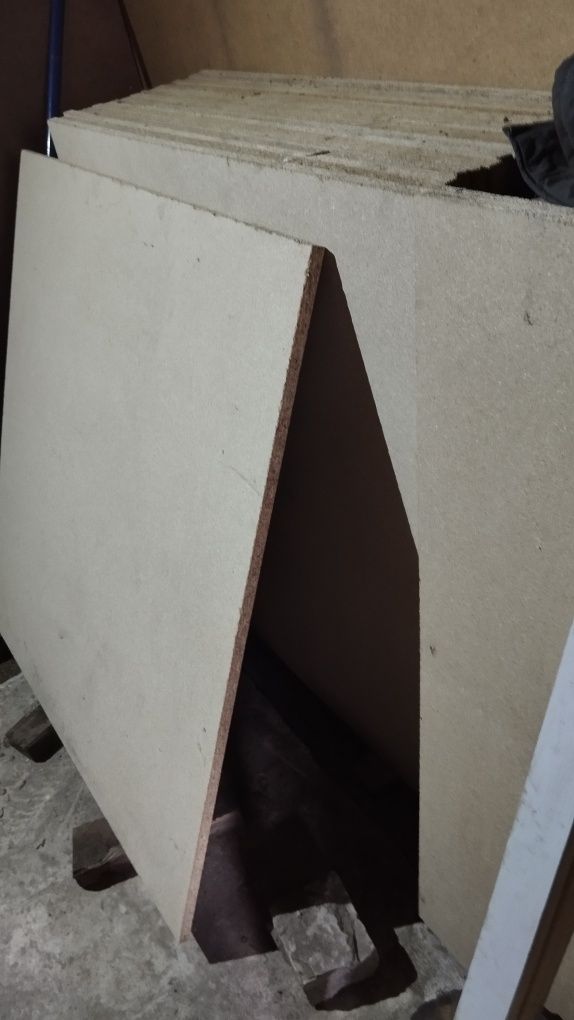 Продам квадраты ДСП , размер 104 / 104 см .