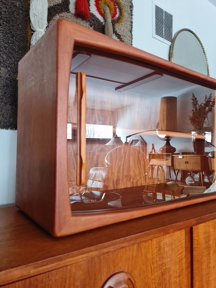 Witryna tekowa,biblioteczka ścienna,Dyrlund,Dania lata 70,mid-century