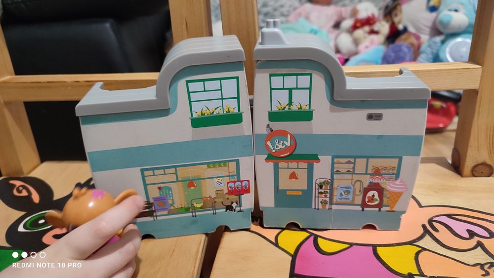 2w1 sklep Amy z  Binga z dużymi figurkami.