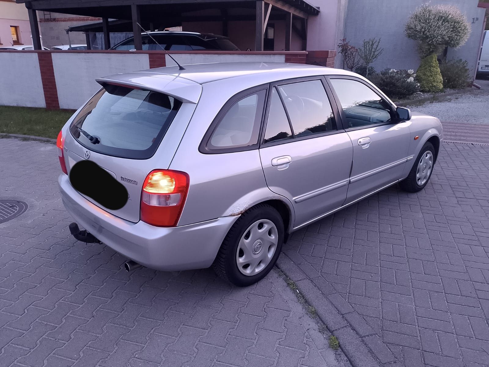 Mazda 323F stan bdb  klima  2kpl kół