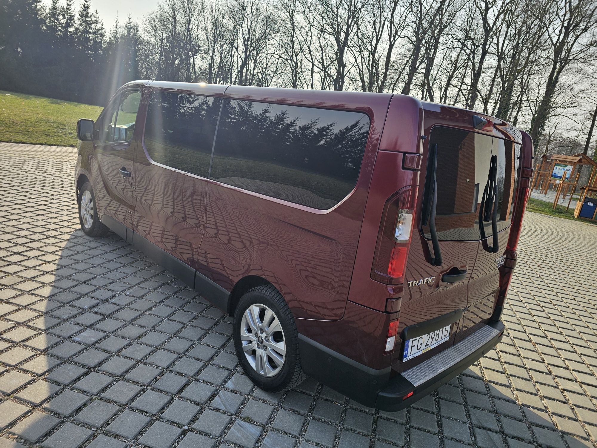 Renault Trafic 9-cio osobowy Wynajem Busa. Wypozyczalnia Busów