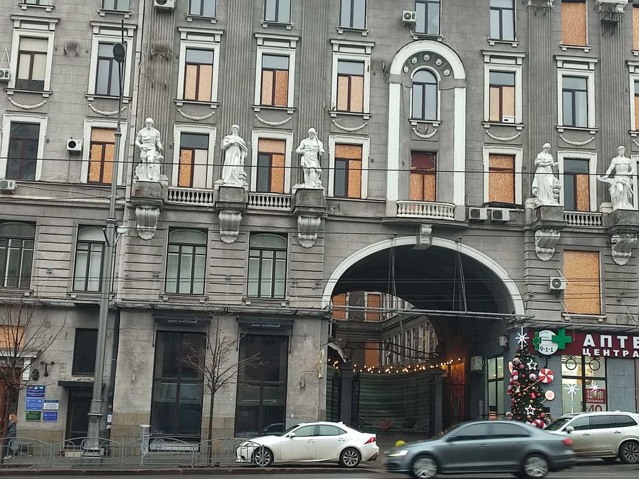 Оренда 1 поверх + підвал 478м2 / м. 'Пл.Конституції' 500 м