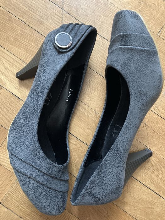 Czarne grafitowe skorzane czolenka 38 vices