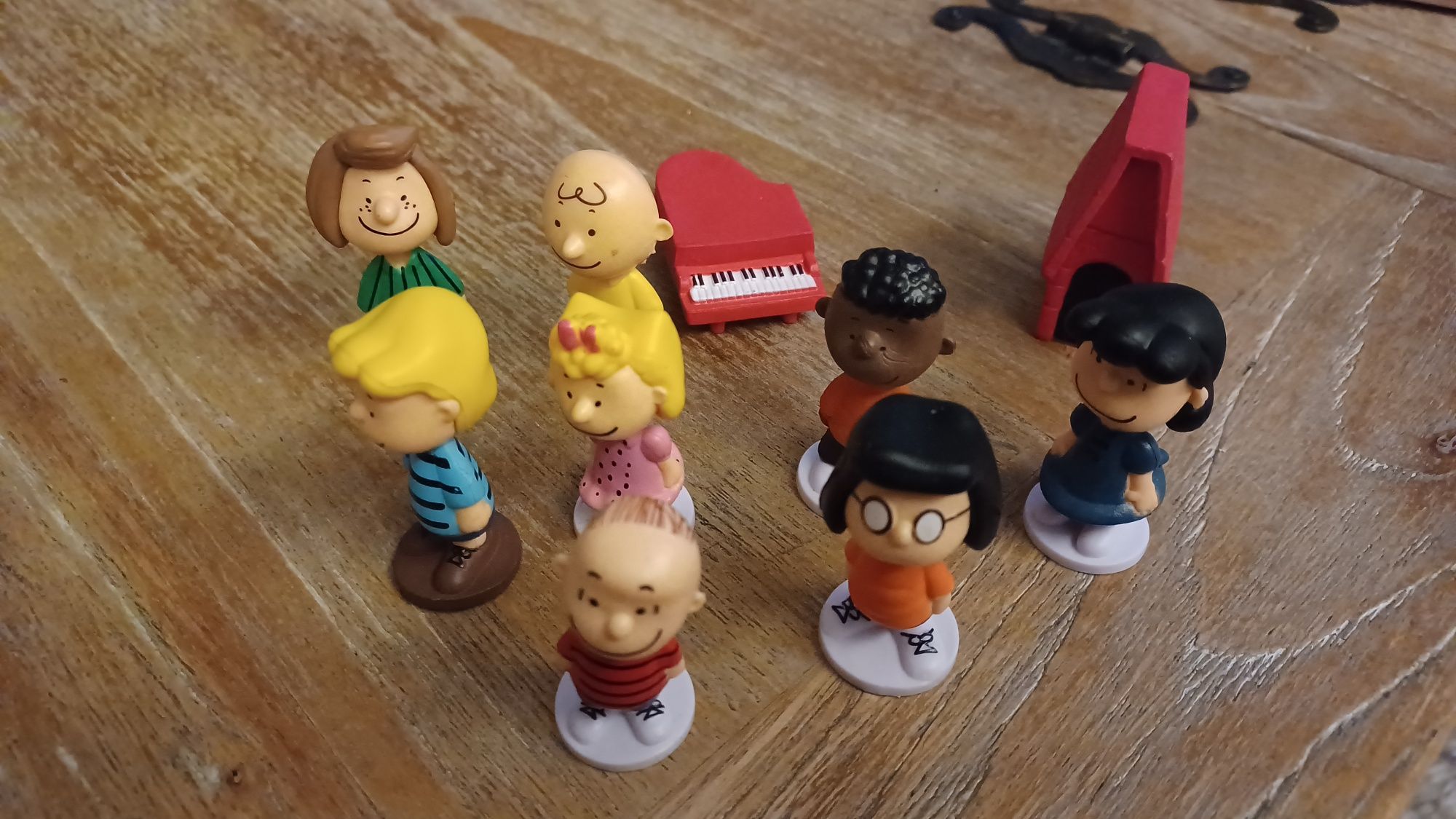 10 sztuk figurek charliego browna, przyjaciółmi Beagle Woodstock