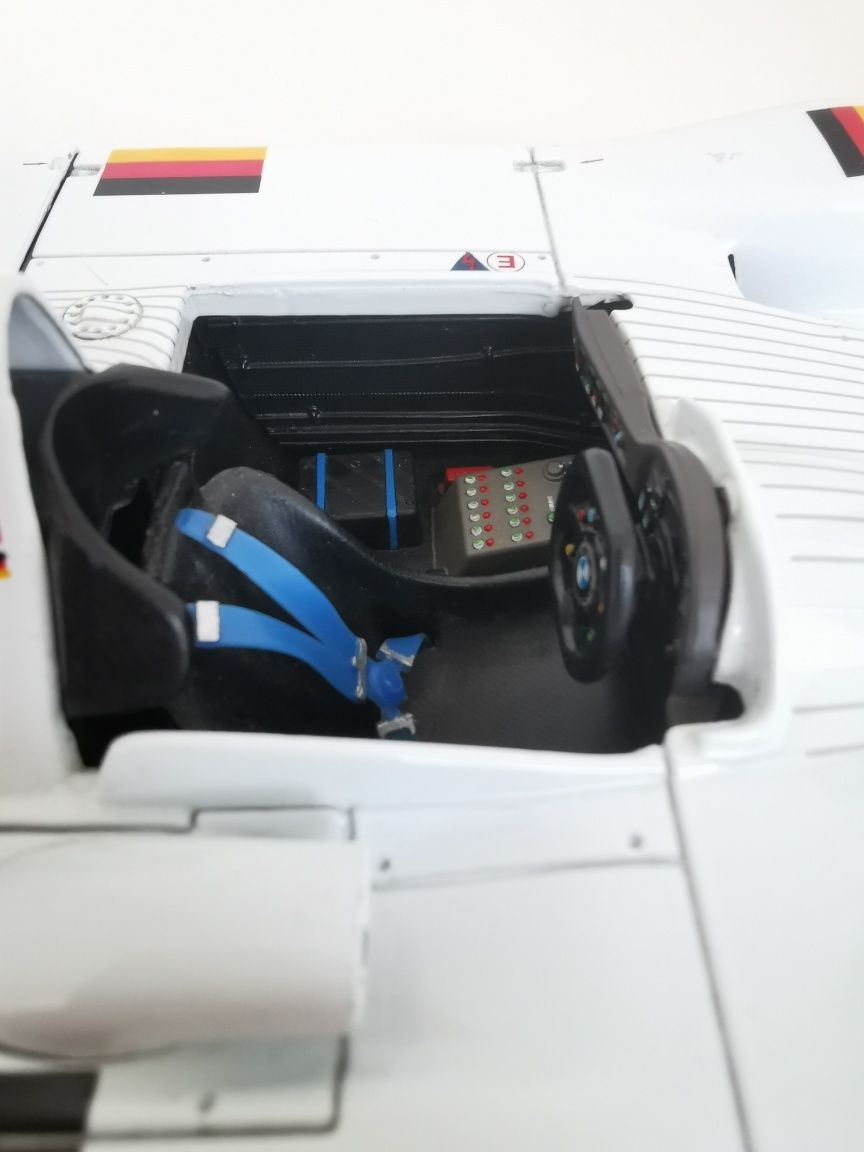 Maisto Model BMW V12 LMR 1999 Le Mans Unikat 1/18 1:18