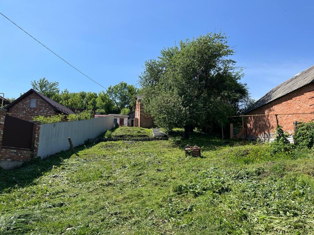 Продається участок з будинком в селі Сад
