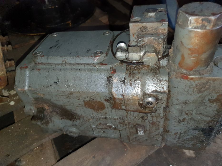 koparka atlas 1304 z 2000r silnik jazdy linde HMR 105-2