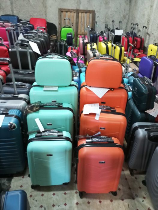 walizka kabinowa L na 4 kołach z abs podróżna