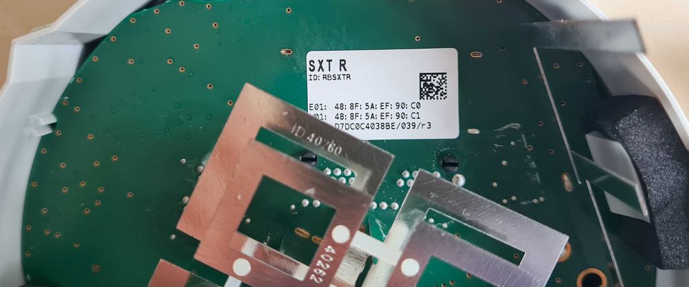 Точка доступа MikroTik SXT LTE Kit RBSXTR&R11e-LTE з модулем R11e-LTE