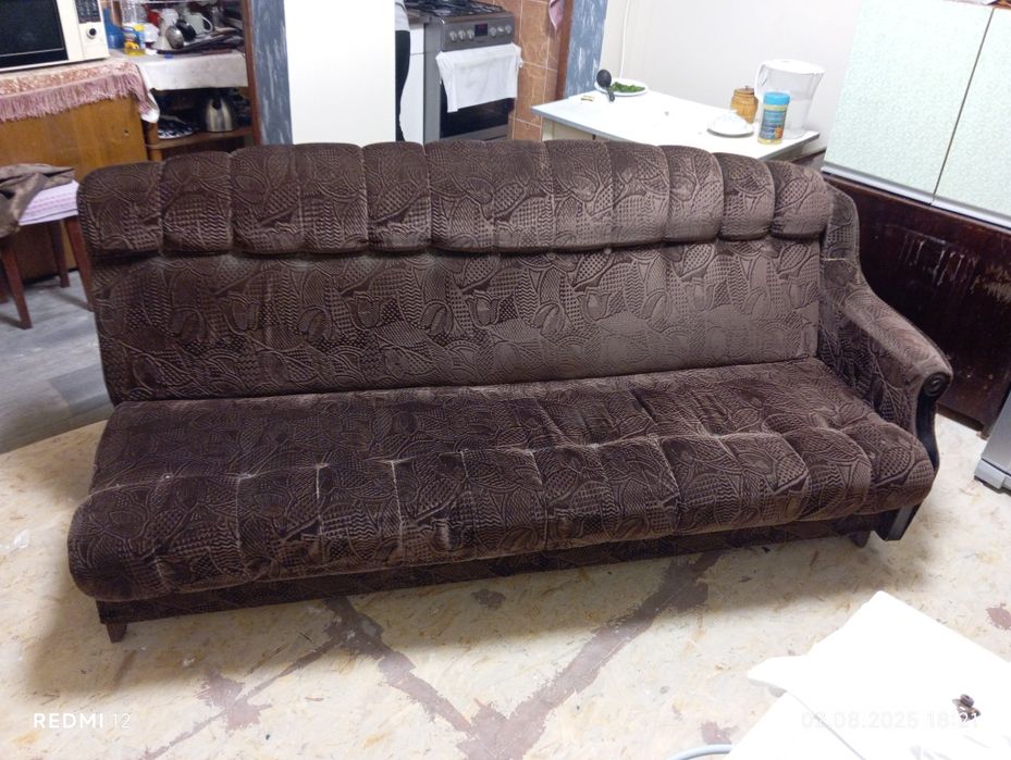 Всім привіт,продам диван,звоніть домовимся